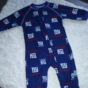 EUC NFL Giants feety pajamas, 3/6 mos